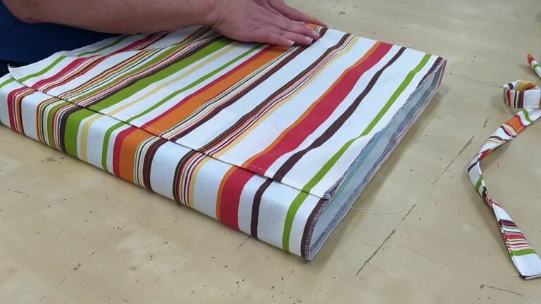 Terrazas con Estilo: Potencia tu Espacio con Cojines Tejidos