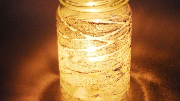 Crea Portavelas &Uacute;nicos con Frascos Reciclados